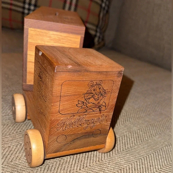 VTG Kellogg’s Cereal/Kellanova Toystalgia 1983 Wooden Train Coin/Piggy Bank Toy - Picture 9 of 9